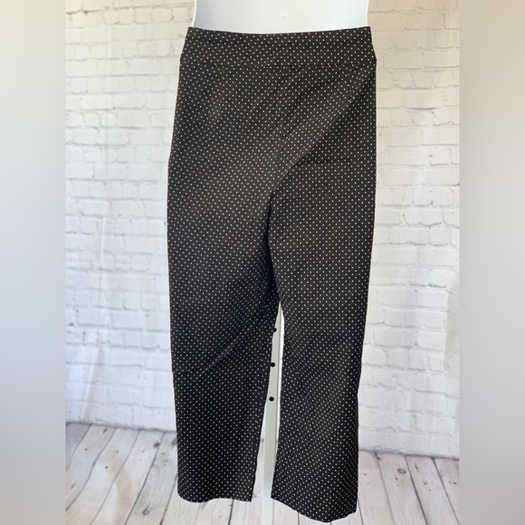 CHICO’S (2.5) Cropped Pant - Picture 2 of 3